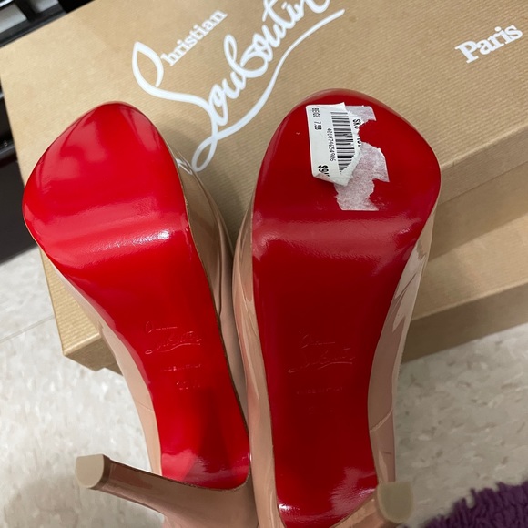 Christian Loubotin lady peep size 37 and 1/2 - Picture 5 of 9